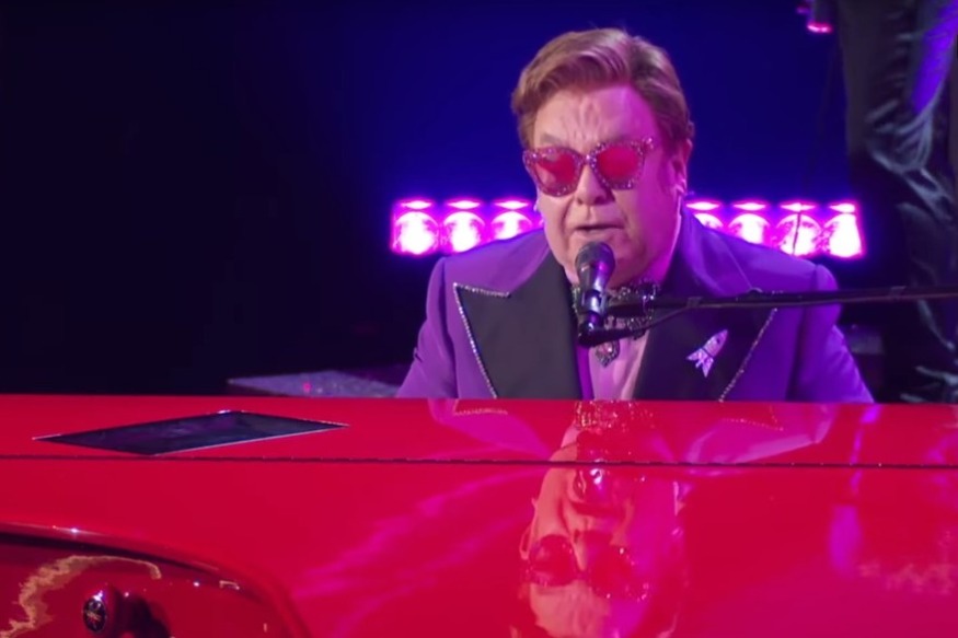 PEOPLE : Elton John poursuit sa tournée Néo-Zélandaise malgré sa pneumonie