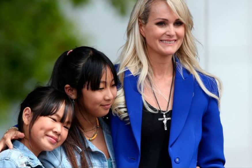 PEOPLE : Deux ans après la mort de Johnny  Laeticia Hallyday, sous le coup de l’émotion (photo)