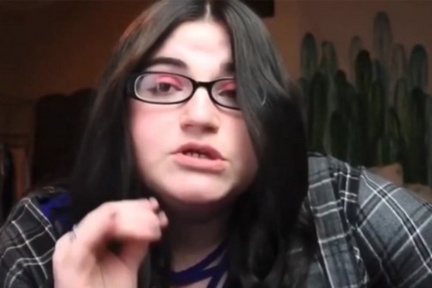 FAITS DIVERS : Vidéo  une youtubeuse frappe sa fille de 2 ans car elle a détruit sa palette de maquillage