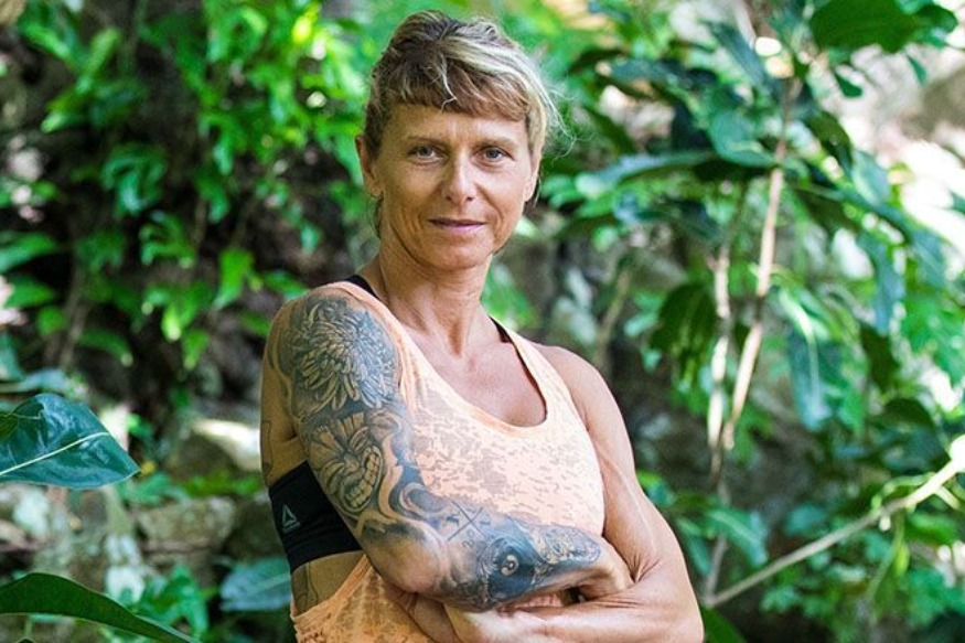 PEOPLE : Koh Lanta  blessée, Sara quitte le jeu et a dû être opérée en urgence en France