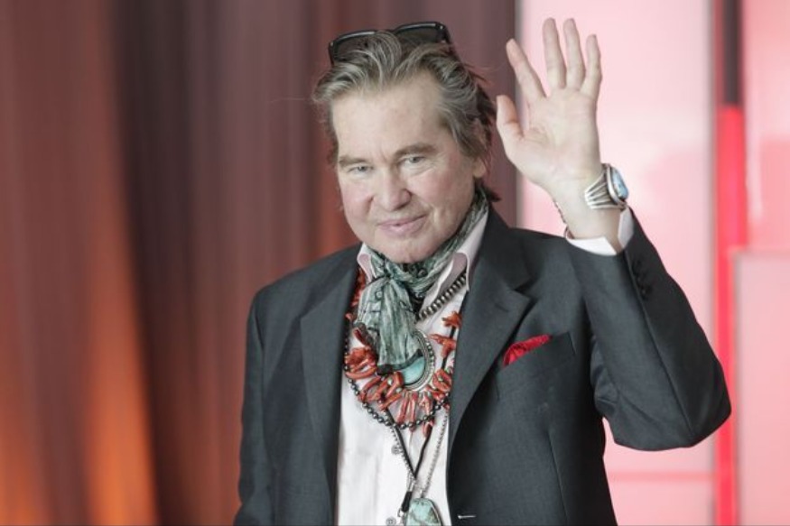PEOPLE : Val Kilmer révèle que Cher l’a recueilli lorsqu’il a appris qu’il avait un cancer