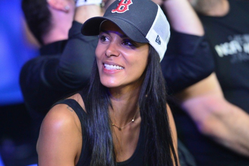 PEOPLE : Shy’m fait trempette en bikini : c’est chaud !