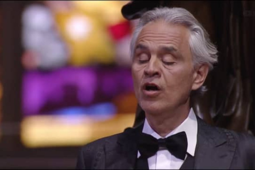 PEOPLE : Andrea Bocelli donne un concert en solitaire pour Pâques dans une cathédrale vide malgré le confinement