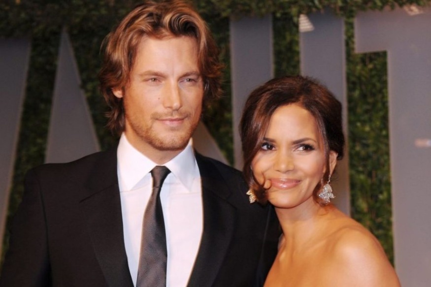 PEOPLE : Halle Berry  l’actrice raconte comment Pierce Brosnan lui a sauvé la vie