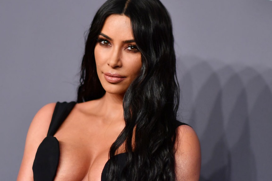 PEOPLE :Kim Kardashian dévoile un décolleté XXL dans un bikini rikiki