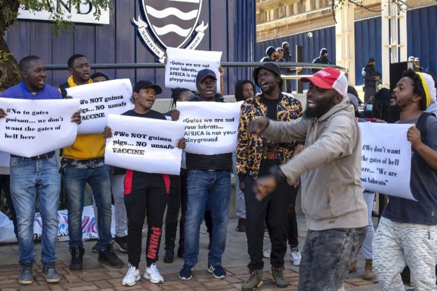 AFRIQUE 2050 :  Le premier test de vaccin COVID-19 de Protest contre l'Afrique montre la peur