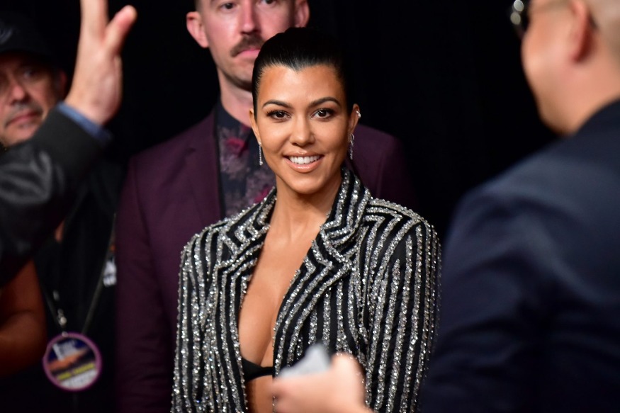 PEOPLE : Kourtney Kardashian érotique au beau milieu de coeurs géants sur Instagram !