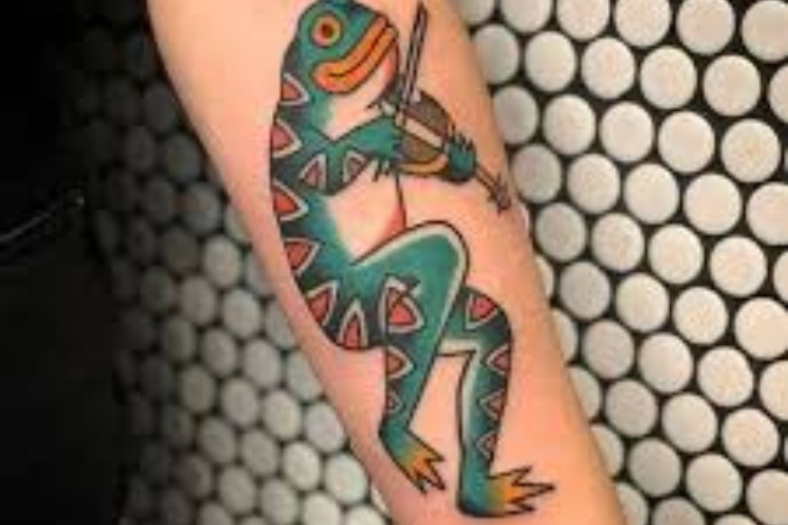 PERSONNE AGEE : A 103 ans, elle réalise son rêve en se faisant tatouer une grenouille sur le bras