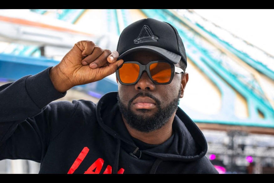 ACTU BUZZ  : PHOTOS Gims retire ses lunettes, le résultat divise les internautes