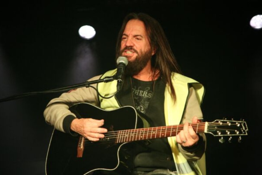 ACTU PEOPLE Francis Lalanne : son incroyable tribune pour renverser Emmanuel Macron