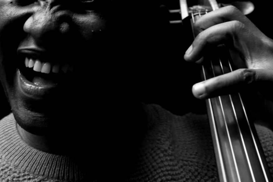 MUSIQUE : Abel Selaocoe trouve sa place dans l'improvisation