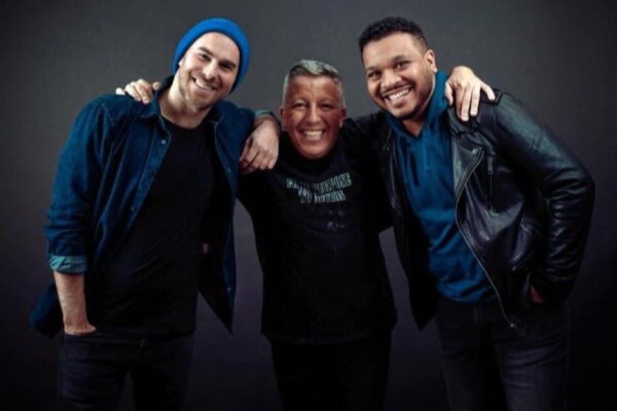 Electric Blue Cats, le clip de Change Your Partner // 1er album