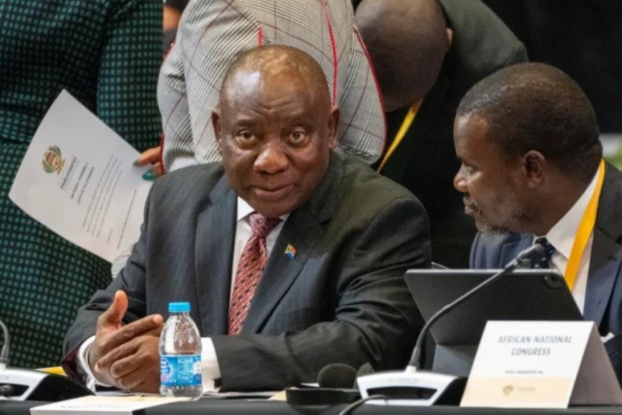 La nouvelle loi sur l'éducation en Afrique du Sud est controversée car elle implique une perte d'autonomie pour les écoles publiques dans le choix de leur langue d'enseignement