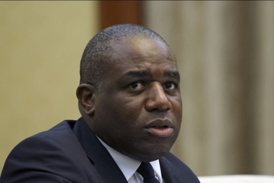 Le ministre britannique des Affaires étrangères relance le débat sur les réparations pendant sa visite au Nigeria.