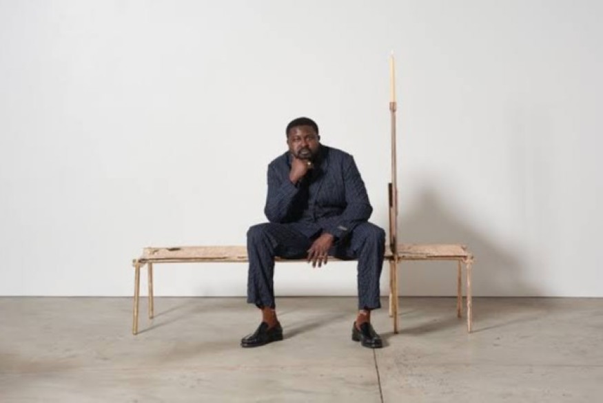 Nifemi Marcus-Bello explore le potentiel inexploité du cuivre dans sa nouvelle collection de meubles