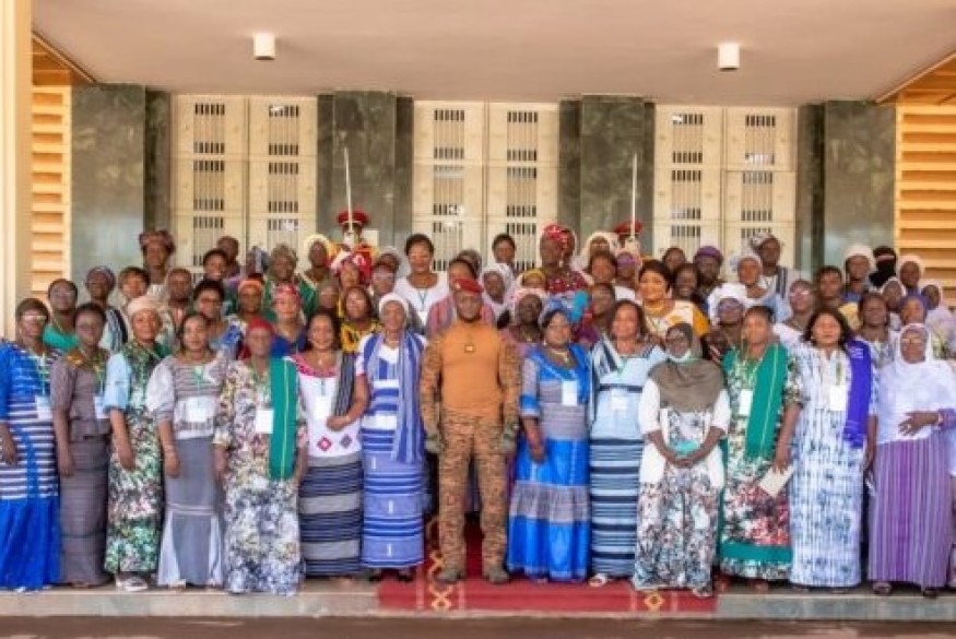 BURKINA FASO : Célébration du 8 mars au Burkina Faso : Le Capitaine Traoré à la rencontre des femmes cultivatrices d’oignons