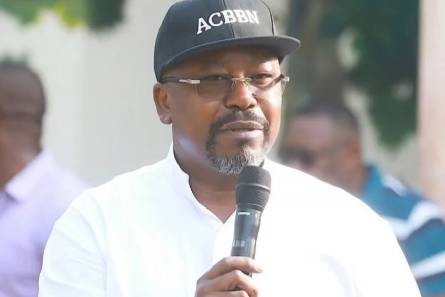 Présidentielle au Gabon : Alain-Claude Bilie-By-Nze mise sur la jeunesse et la souveraineté nationale.